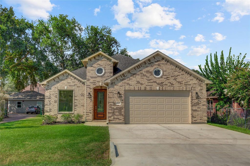8405 Folkstone Lane, Houston, TX 77075