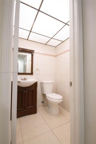 3000 NW 48th Ter 322, Lauderdale Lakes, FL 33313