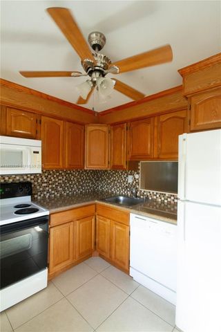 3000 NW 48th Ter 322, Lauderdale Lakes, FL 33313