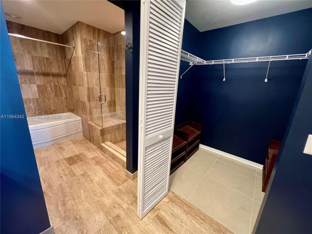 300 S Biscayne Blvd 3614, Miami, FL 33131