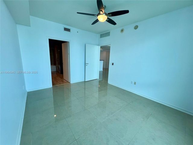 300 S Biscayne Blvd 3614, Miami, FL 33131