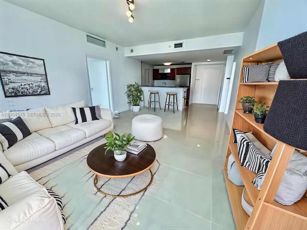 300 S Biscayne Blvd 3614, Miami, FL 33131