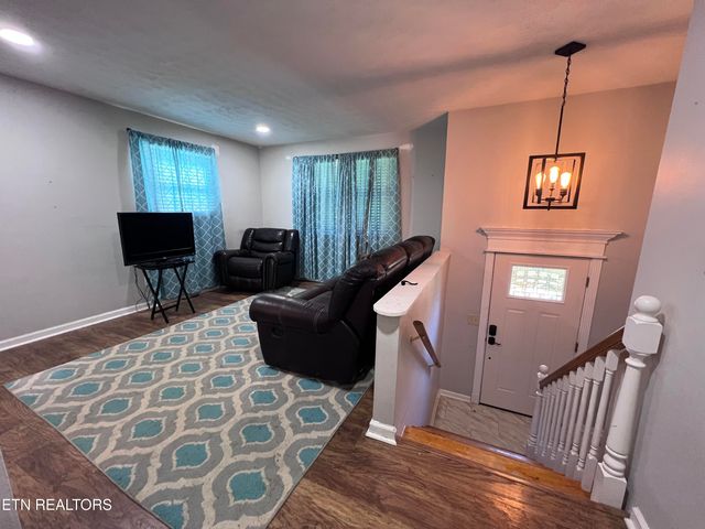 185 River Rd, Harrogate, TN 37752