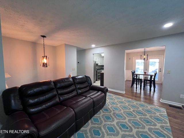 185 River Rd, Harrogate, TN 37752