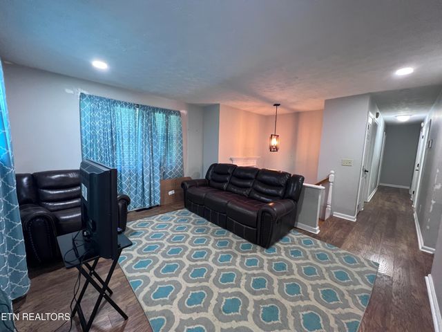 185 River Rd, Harrogate, TN 37752