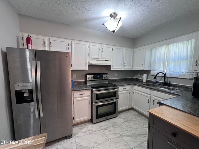 185 River Rd, Harrogate, TN 37752