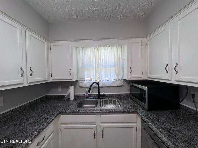 185 River Rd, Harrogate, TN 37752