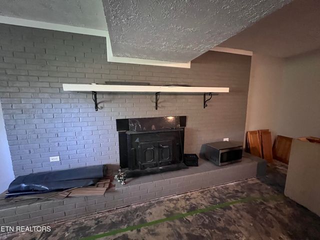 185 River Rd, Harrogate, TN 37752