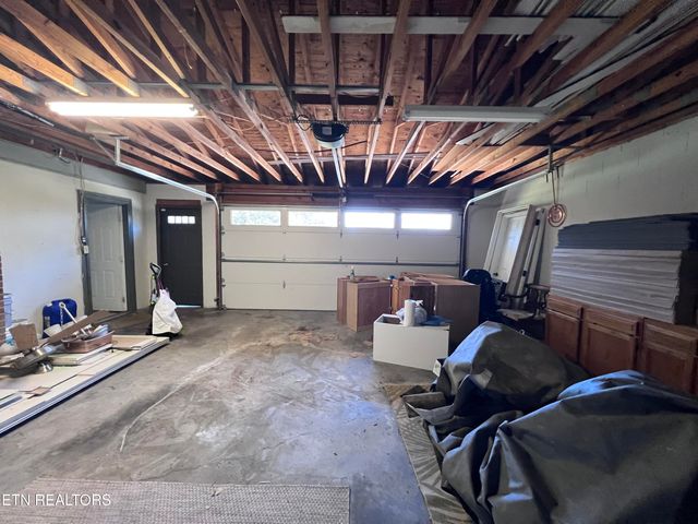 185 River Rd, Harrogate, TN 37752