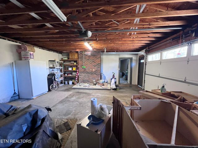 185 River Rd, Harrogate, TN 37752