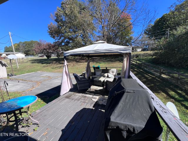 185 River Rd, Harrogate, TN 37752