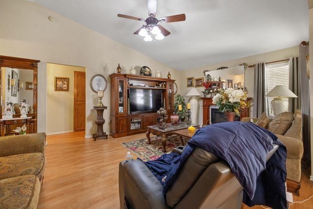 605 Catalina Circle, Tulare, CA 93274