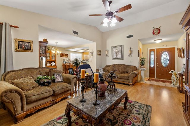 605 Catalina Circle, Tulare, CA 93274