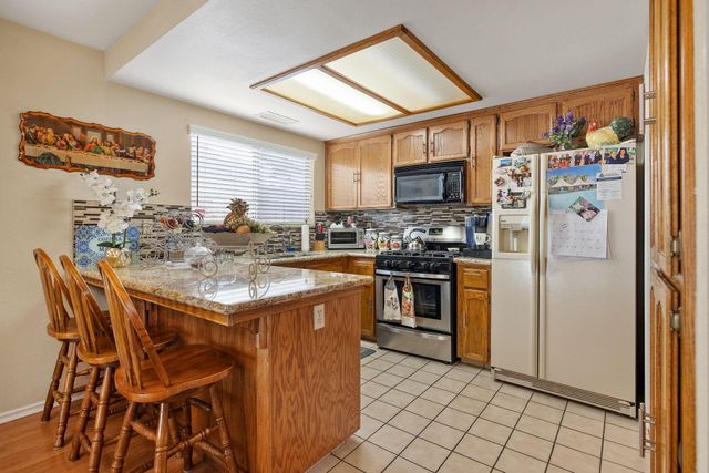 605 Catalina Circle, Tulare, CA 93274
