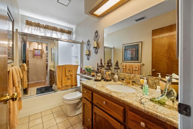 605 Catalina Circle, Tulare, CA 93274