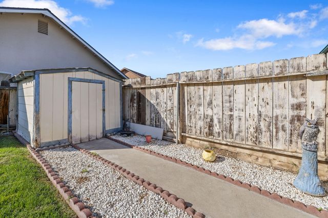 605 Catalina Circle, Tulare, CA 93274