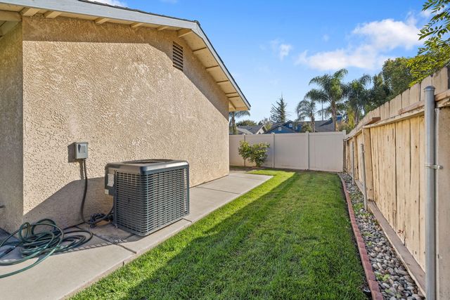605 Catalina Circle, Tulare, CA 93274
