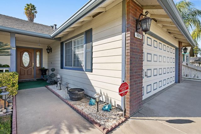 605 Catalina Circle, Tulare, CA 93274