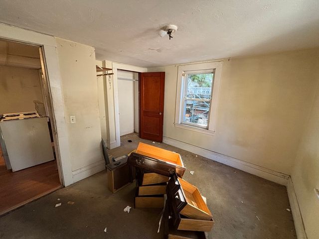 187 Main St, Blackstone, MA 01504