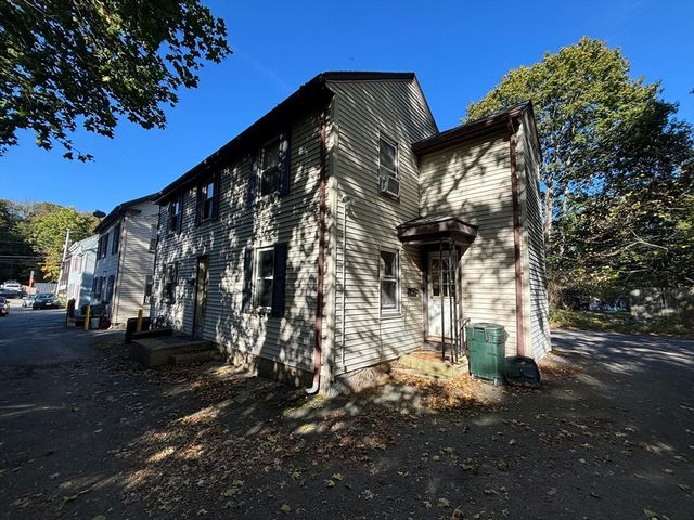 187 Main St, Blackstone, MA 01504
