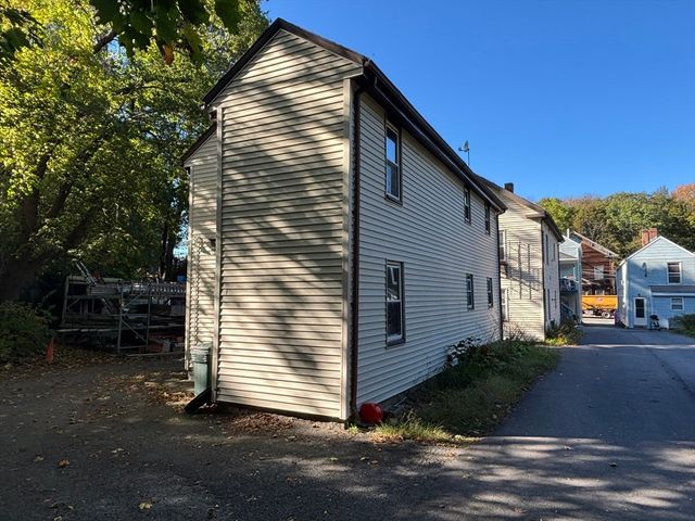 187 Main St, Blackstone, MA 01504