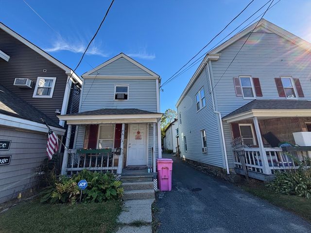 187 Main St, Blackstone, MA 01504