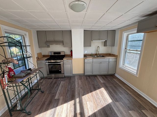 187 Main St, Blackstone, MA 01504