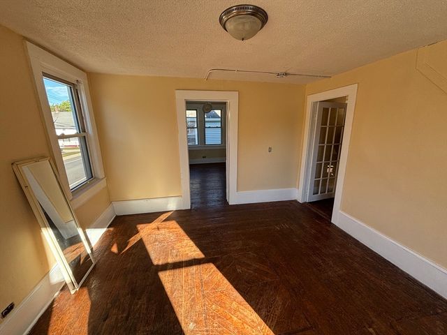 187 Main St, Blackstone, MA 01504