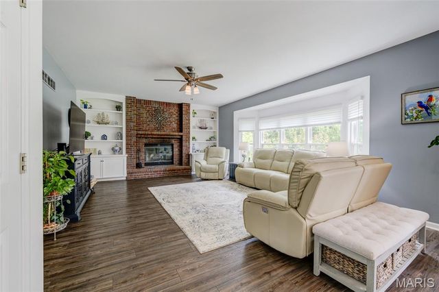 380 Huntleigh Manor Drive, St Charles, MO 63303