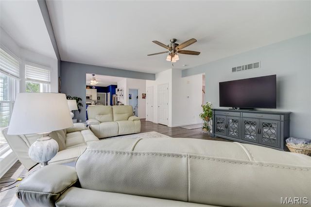 380 Huntleigh Manor Drive, St Charles, MO 63303
