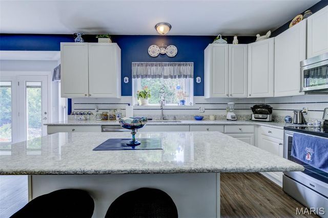 380 Huntleigh Manor Drive, St Charles, MO 63303