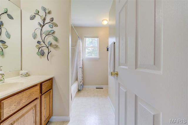 380 Huntleigh Manor Drive, St Charles, MO 63303