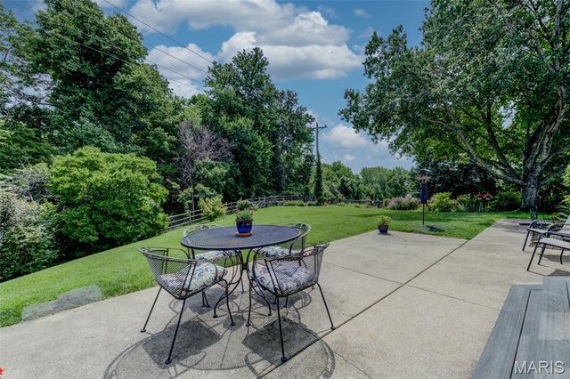 380 Huntleigh Manor Drive, St Charles, MO 63303