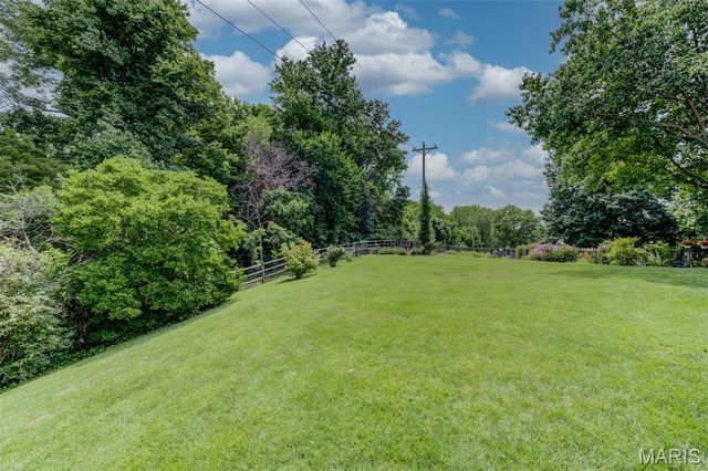 380 Huntleigh Manor Drive, St Charles, MO 63303