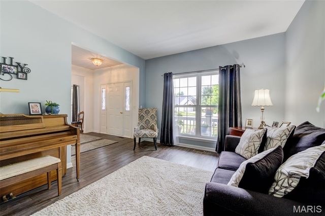 380 Huntleigh Manor Drive, St Charles, MO 63303