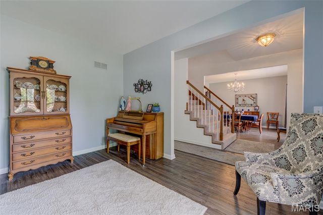 380 Huntleigh Manor Drive, St Charles, MO 63303