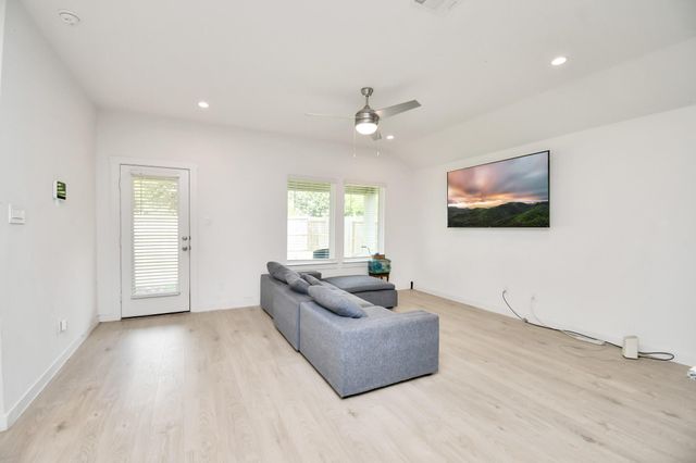 1674 Westway Drive, Fresno, TX 77545