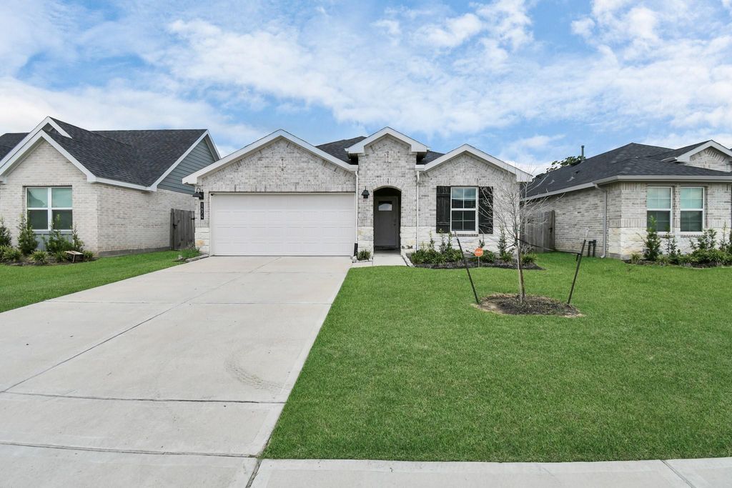 1674 Westway Drive, Fresno, TX 77545