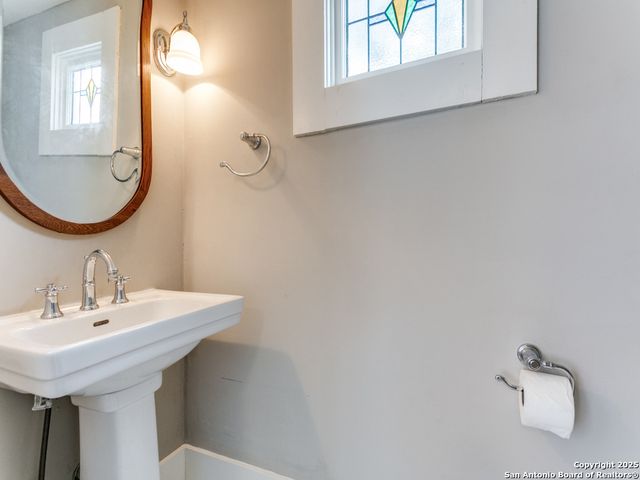 521 N Palmetto, San Antonio, TX 78202