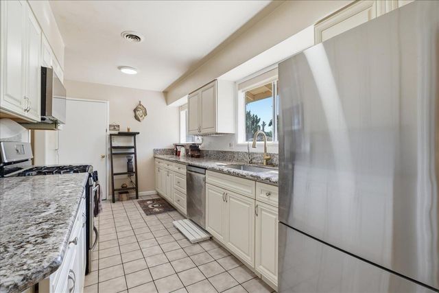 921 Patricia Way, Sacramento, CA 95864