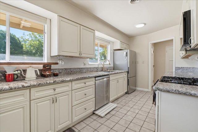 921 Patricia Way, Sacramento, CA 95864