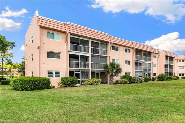 300 Forest Lakes BLVD 112, Naples, FL 34105