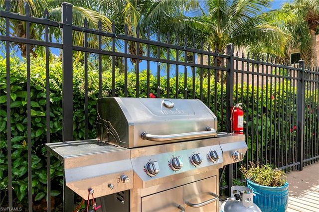 300 Forest Lakes BLVD 112, Naples, FL 34105