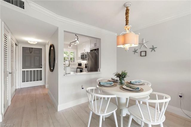 300 Forest Lakes BLVD 112, Naples, FL 34105