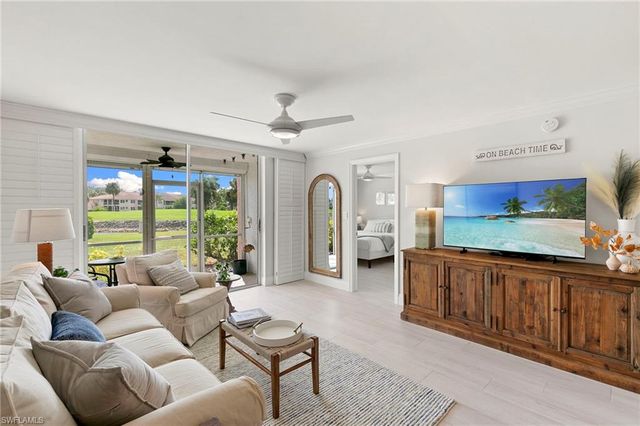 300 Forest Lakes BLVD 112, Naples, FL 34105