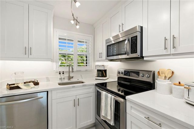 300 Forest Lakes BLVD 112, Naples, FL 34105