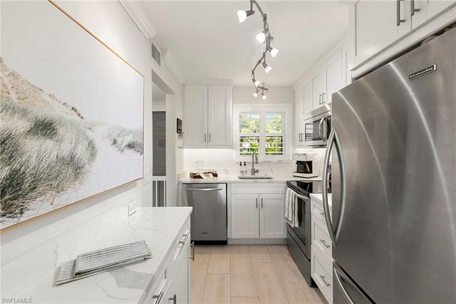 300 Forest Lakes BLVD 112, Naples, FL 34105