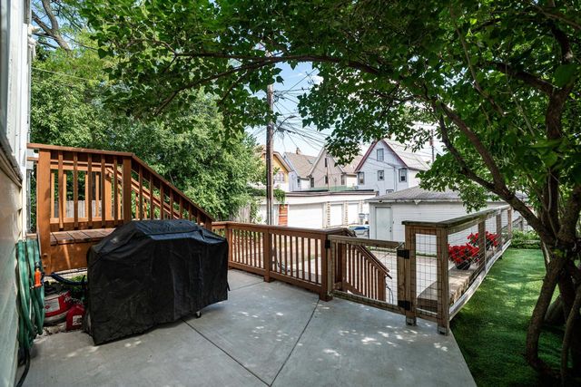 1550 E Irving PLACE, Milwaukee, WI 53202