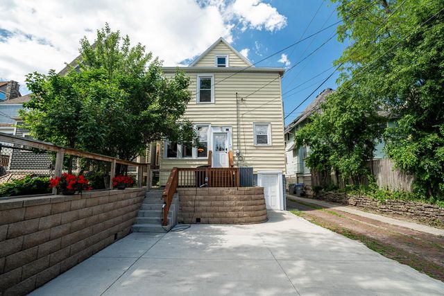 1550 E Irving PLACE, Milwaukee, WI 53202