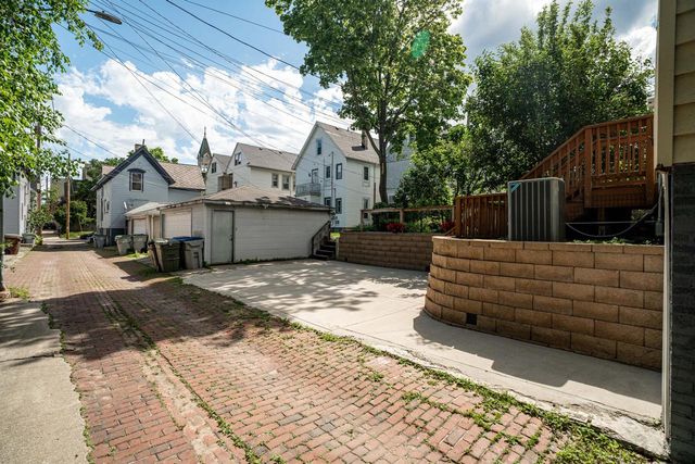 1550 E Irving PLACE, Milwaukee, WI 53202